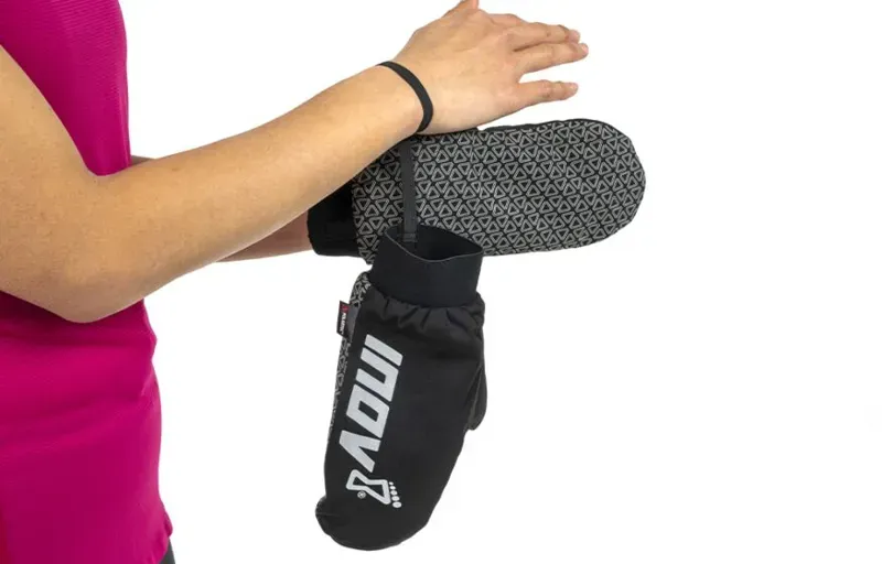 Extreme Thermo Mitt in Black-4