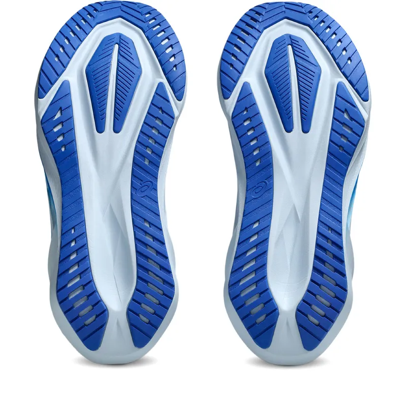 Novablast 5 Black White-6