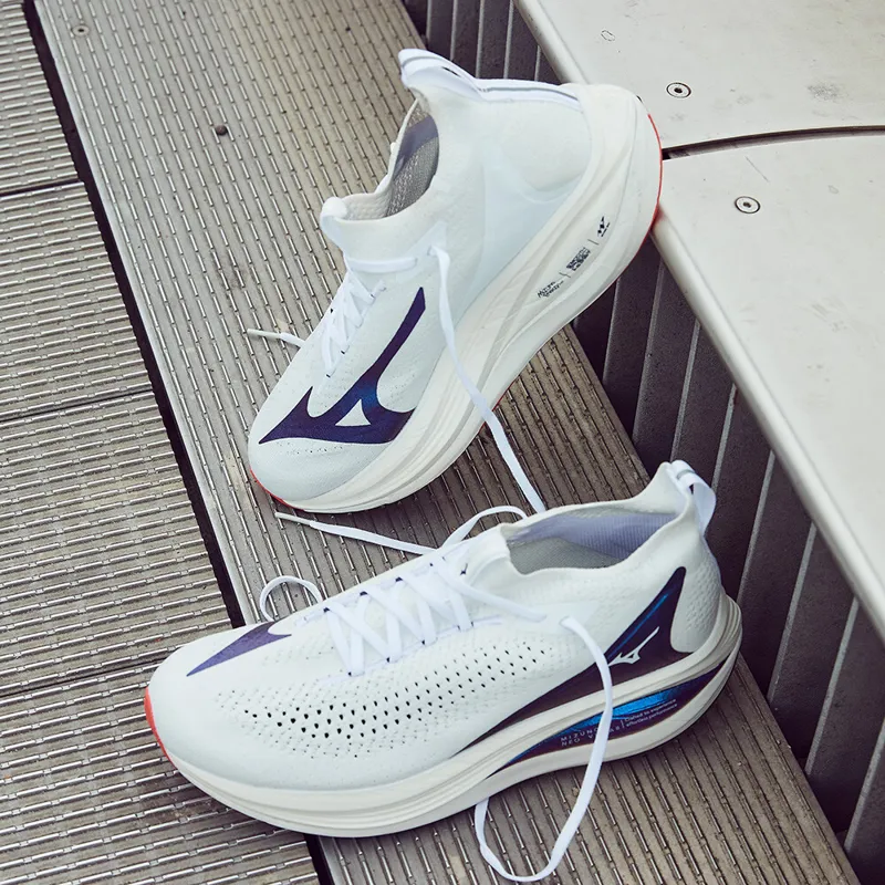 NEO VISTA 2 White Striking Coral Iris Bloo Women's-9