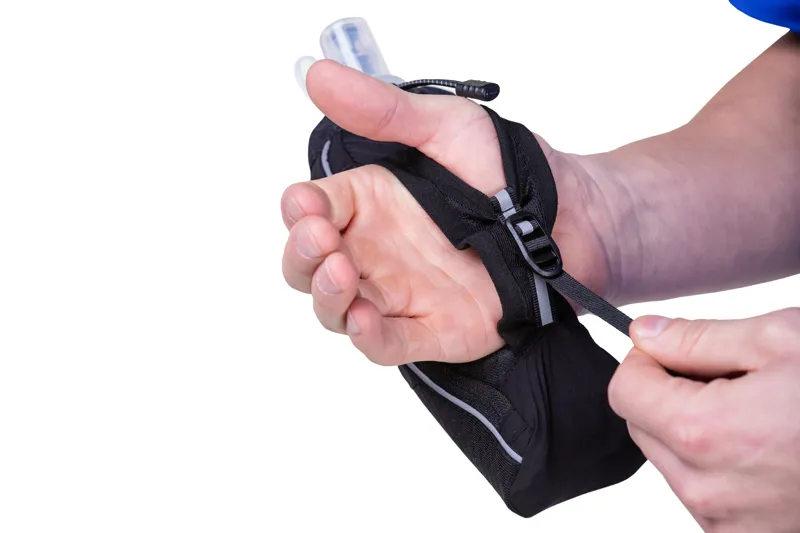 Hand-held 470ml Fuel Flask All Black-2